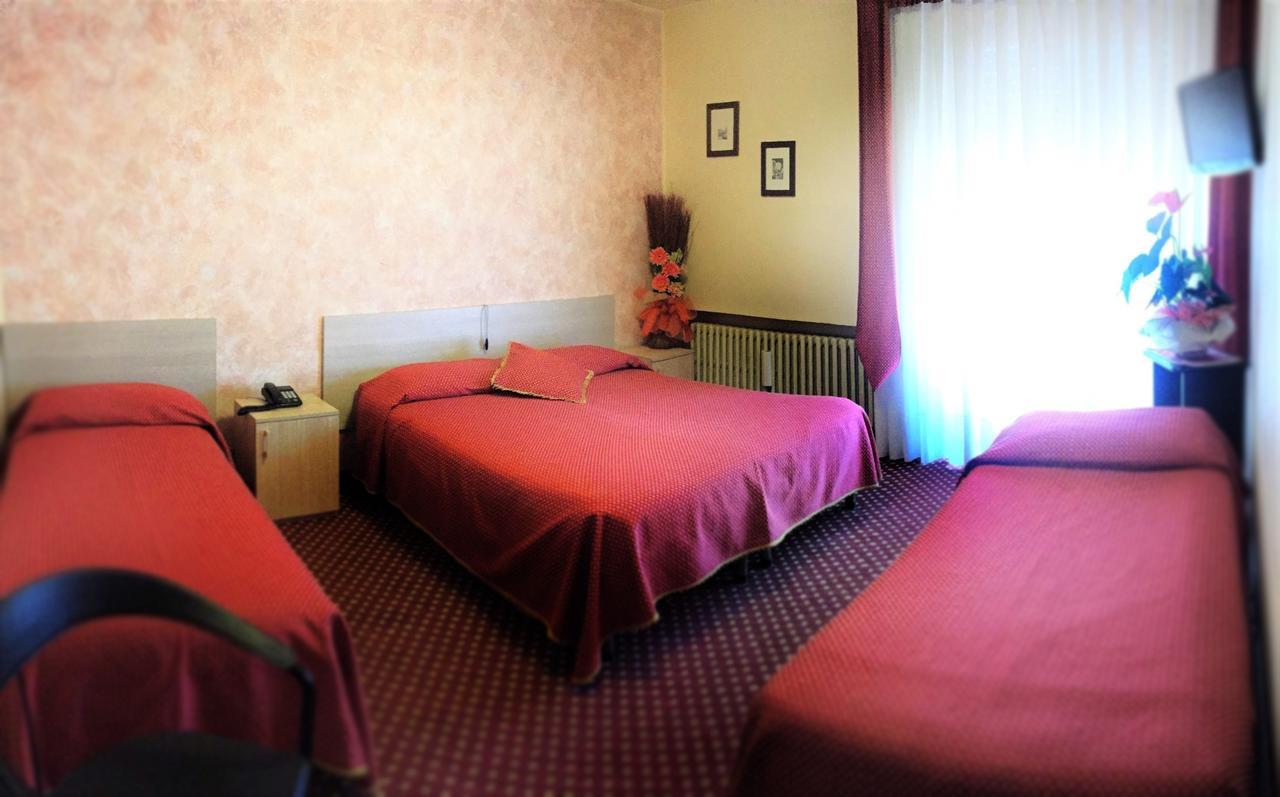 Hotel Belvedere Роана Екстер'єр фото